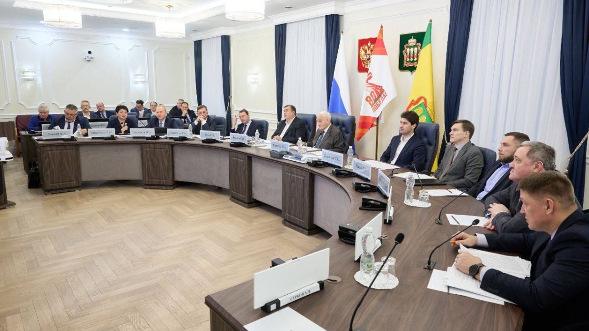 Олег Мельниченко поручил строго соблюдать сроки программы переселения по нацпроекту из личного архива О.Мельниченко