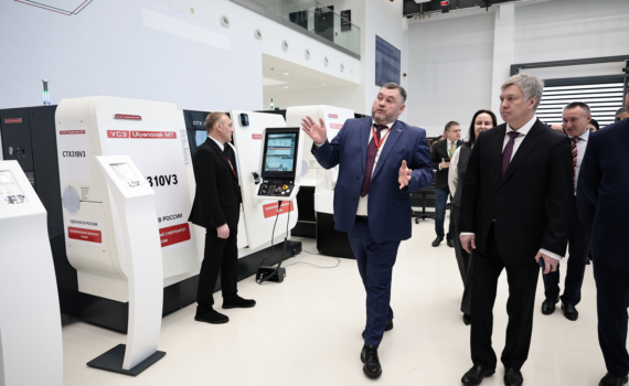 Алексей Русских открыл Межрегиональный технологический форум по развитию станкостроения и робототехники в Ульяновской области Алексей Русских открыл Межрегиональный технологический форум по развитию станкостроения и робототехники в Ульяновской области