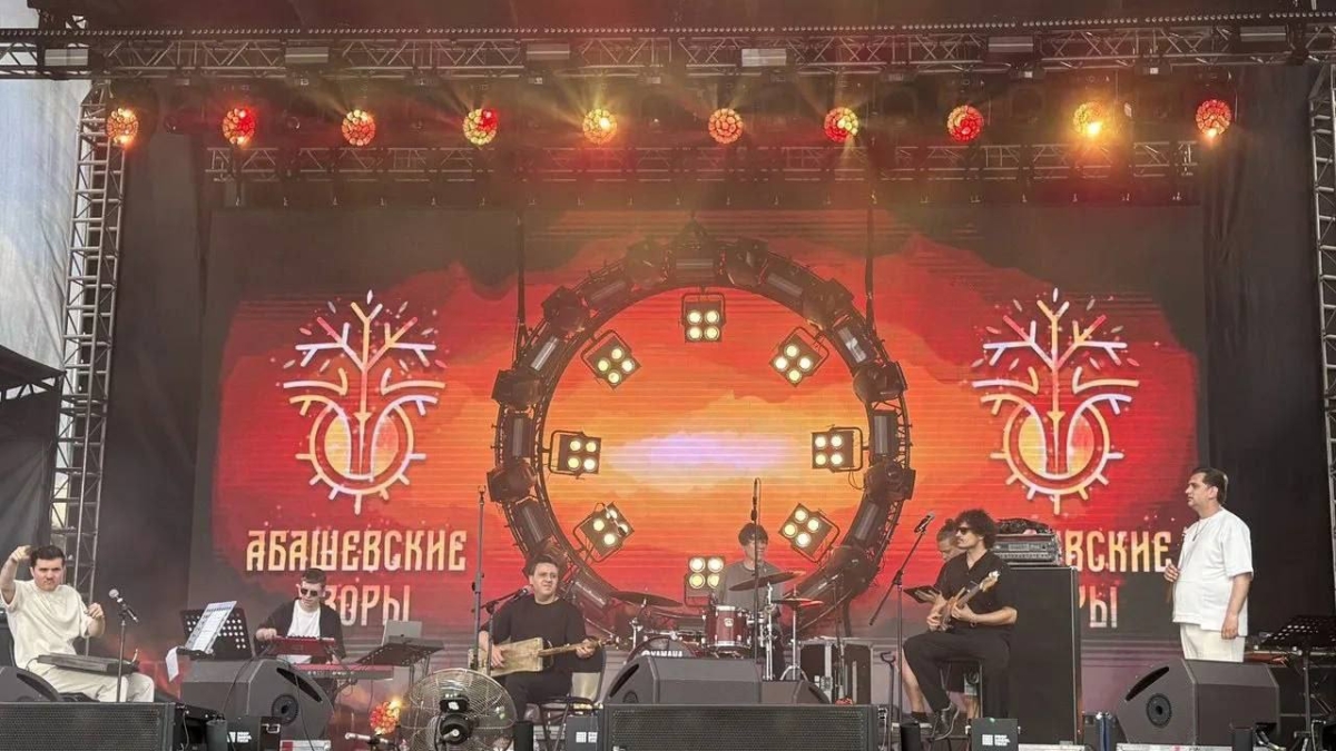 Мельниченко поручил провести второй этнофестиваль «Абашевские узоры» более масштабно из личного архива О.Мельниченко