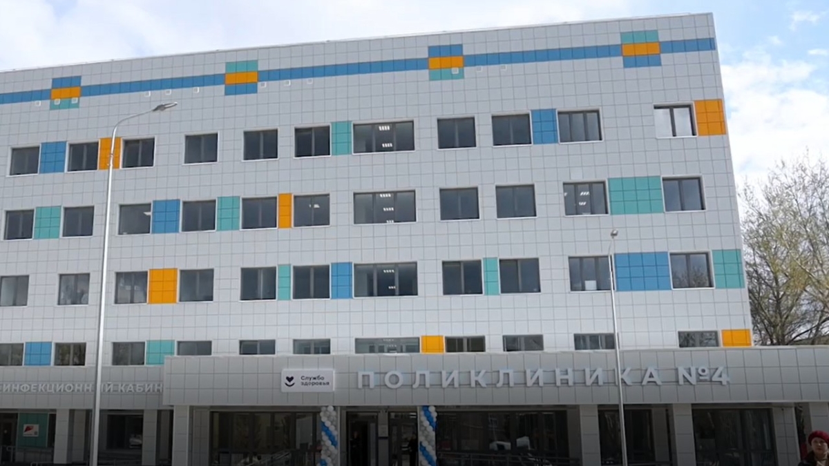 Мельниченко осмотрел новую поликлинику в Кузнецке из личного архива О.Мельниченко