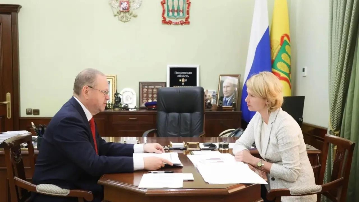 Мельниченко проинформировал Лут о динамичном ходе уборочной кампании из личного архива О.Мельниченко